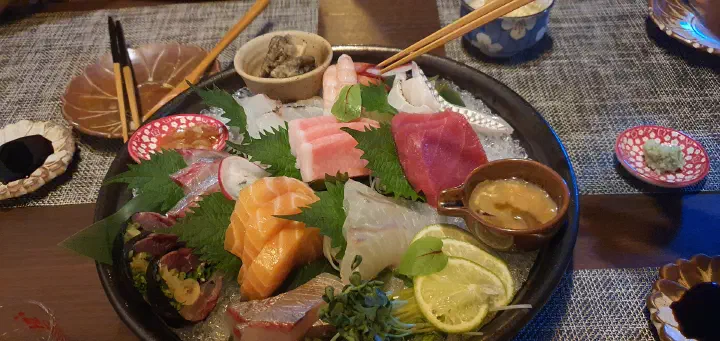 Assorted sashimi platter at Haebaragi