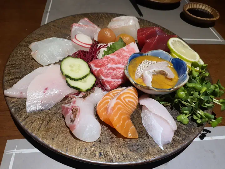 Nigiri sushi assortment at Haebaragi