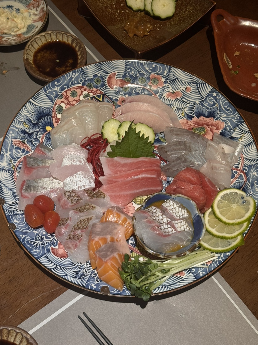 Assorted seasonal sashimi platter