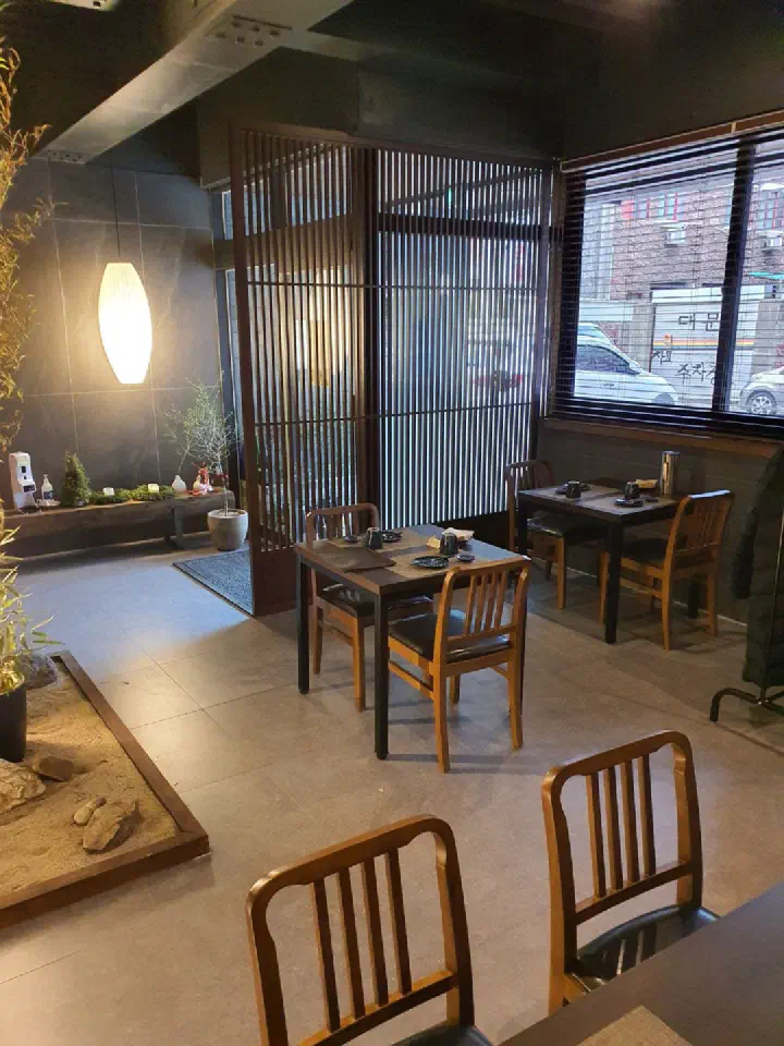 해바라기 칸막이 룸 테이블
