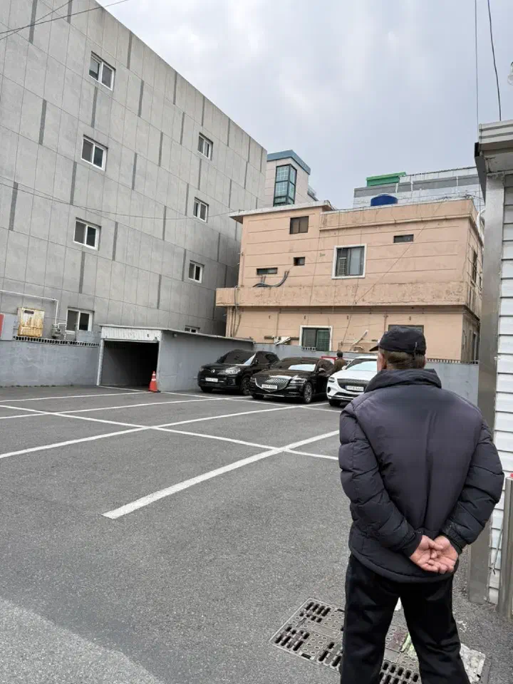 함양집 본점 뒤편 주차장 공간