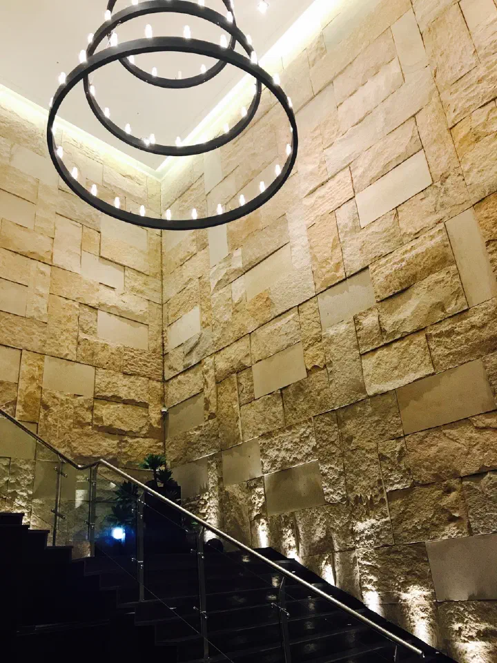 High-ceilinged lobby at Hangawi