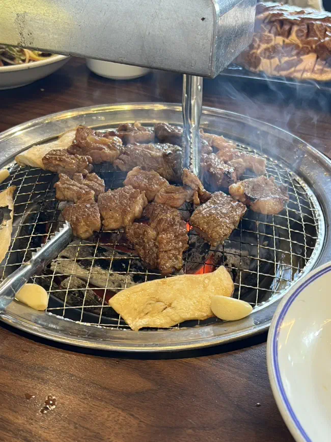 Close-up of grilled beef galbi at Hangawi