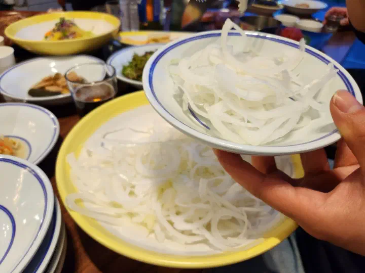 Mul-naengmyeon cold noodle soup at Hangawi