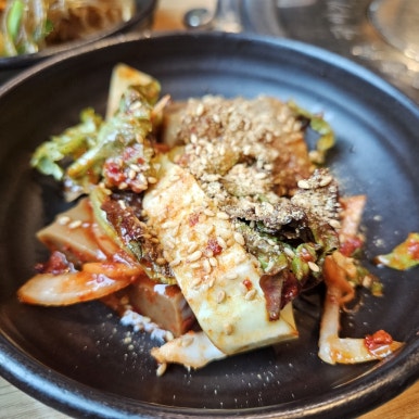 Spicy seasoned cabbage banchan at Jeonganjeong