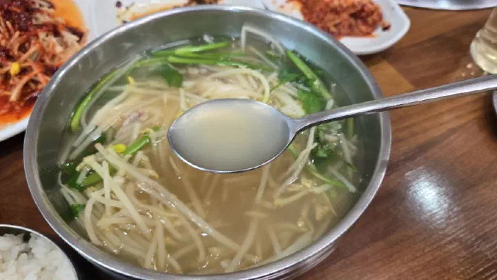 Pufferfish jiri topped with water dropwort at Jinhwa Bokguk