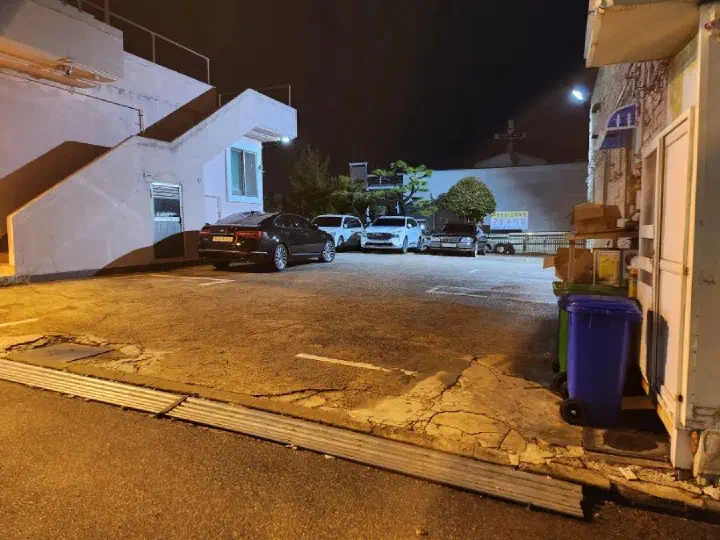 진화복국 옆 전용 주차장