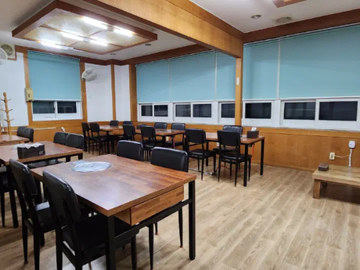 Private room seating at Jinhwa Bokguk
