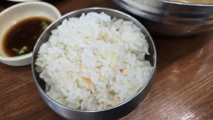 Bowl of rice at Jinhwa Bokguk