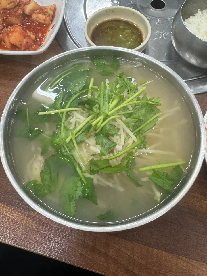 Saengbok jiri topped with bean sprouts at Jinhwa Bokguk
