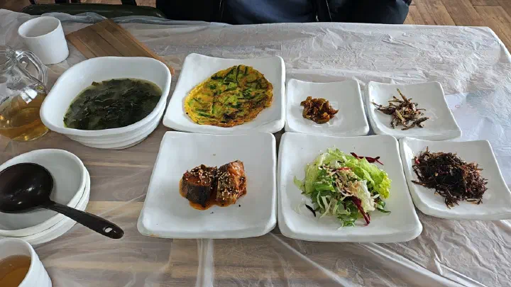 Korean side dishes at Yukil Hoetjip