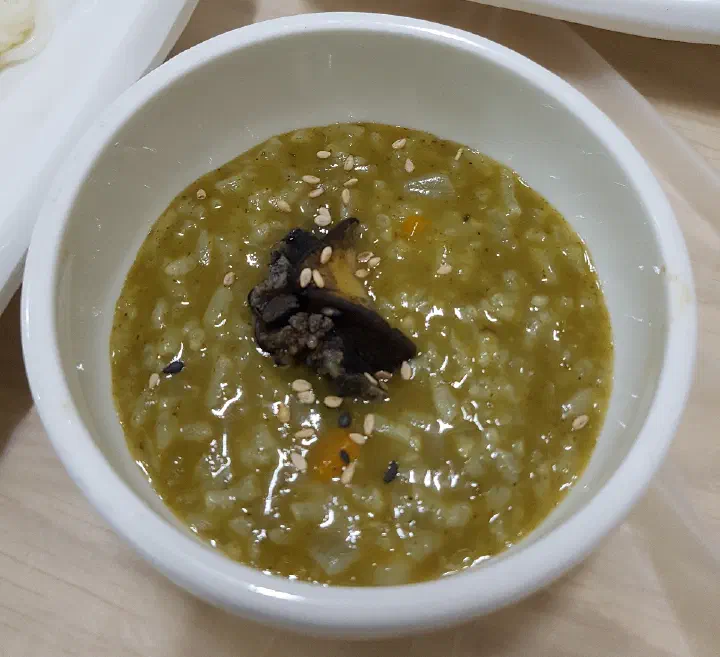 Abalone rice porridge at Yukil Hoetjip