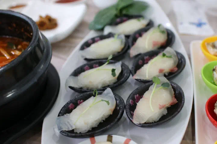 Fresh sliced raw fish at Yukil Hoetjip