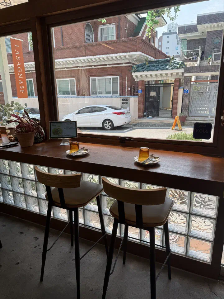라자냐5F 창가 바 좌석