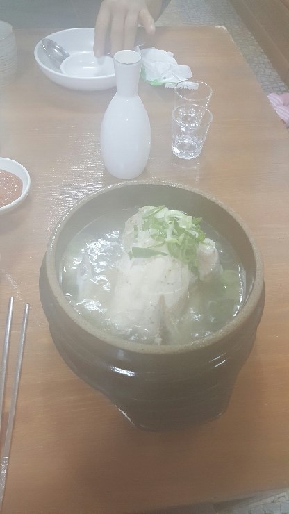 A bowl of clear-broth samgyetang at Gogung Samgyetang