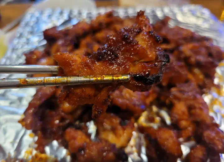 Close-up of the grilled chicken at Saengsaeng-gui Saengsaeng