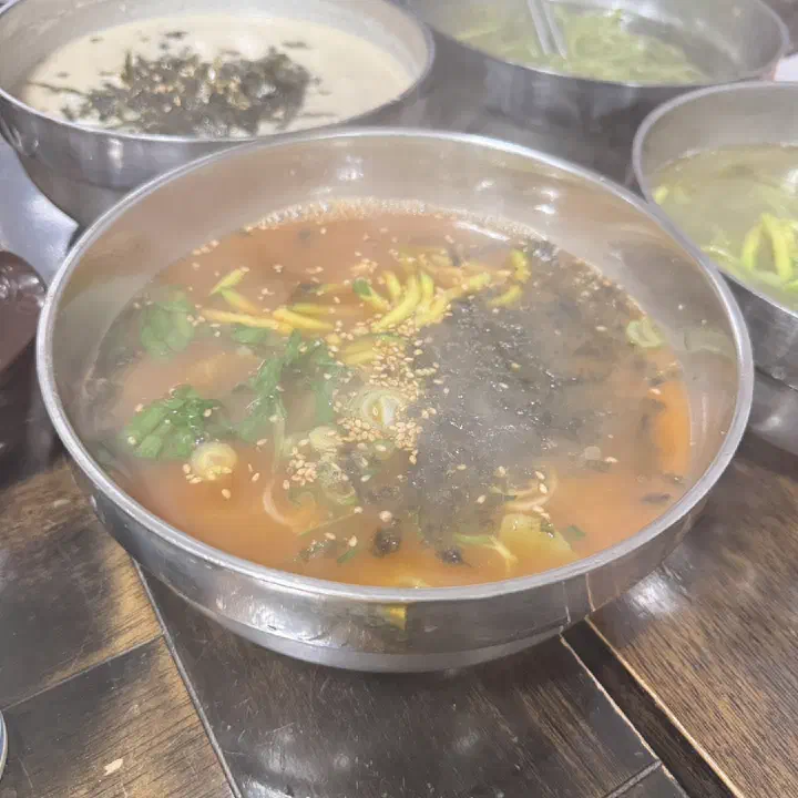 Nutty perilla deulkkae kalguksu at Joseon Kalguksu