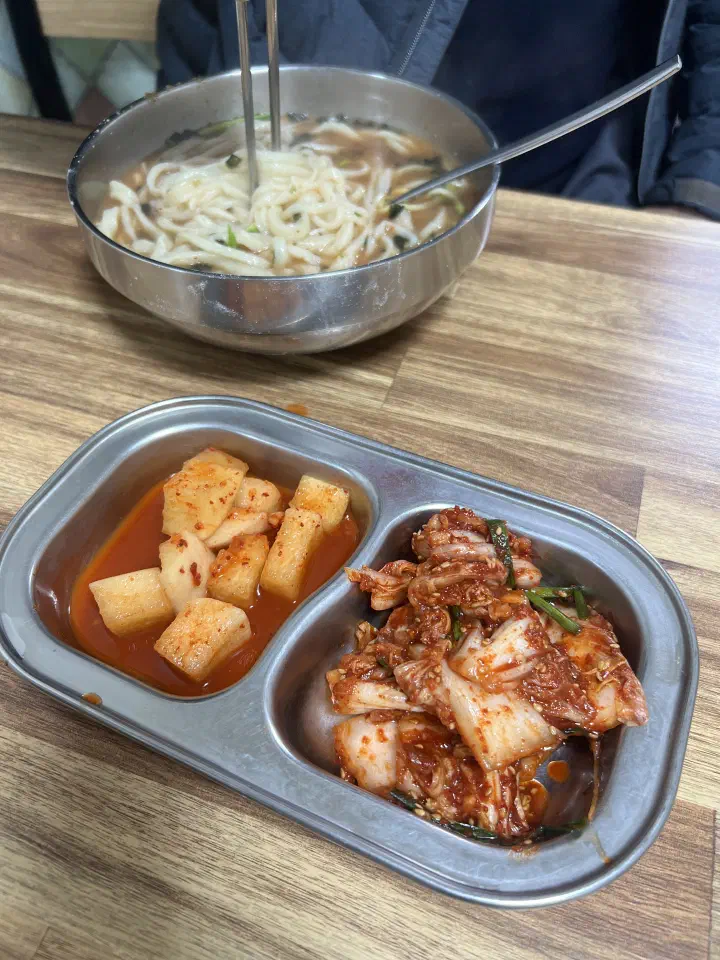 Close-up of the kalguksu at Yetnal Sonkalguksu