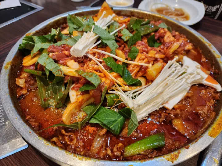솔밭가든 오리 수제 양념불고기 한 상차림
