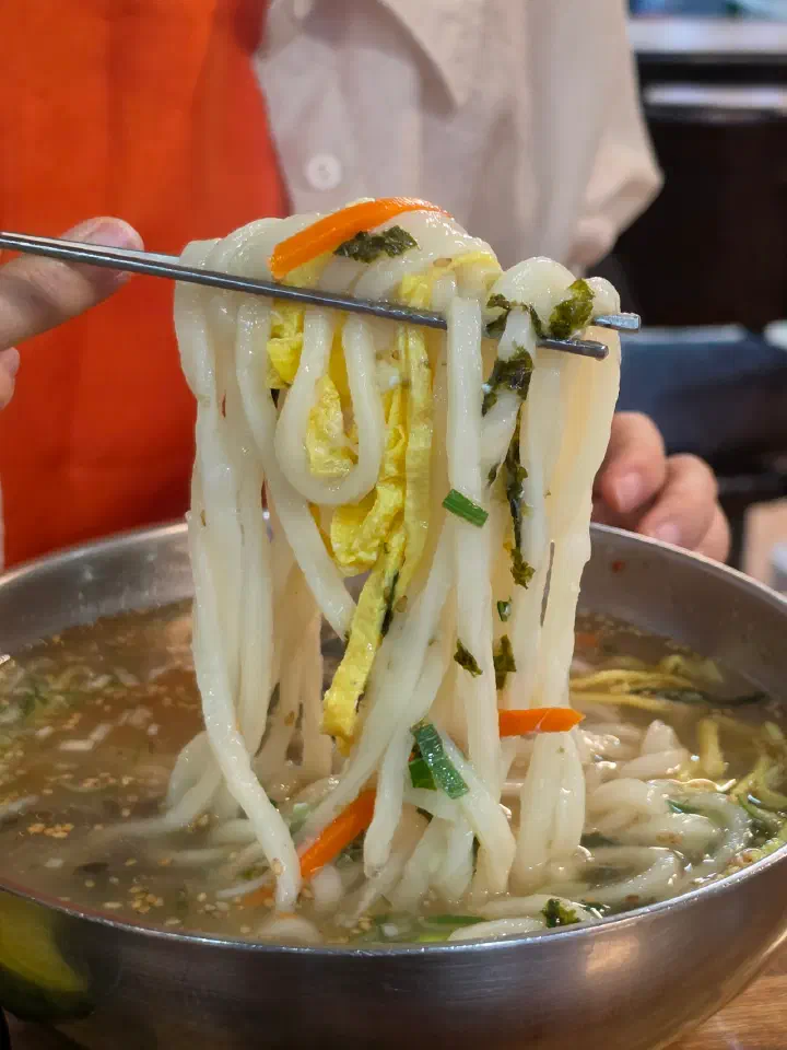 A refreshing forkful of cold kalguksu noodles