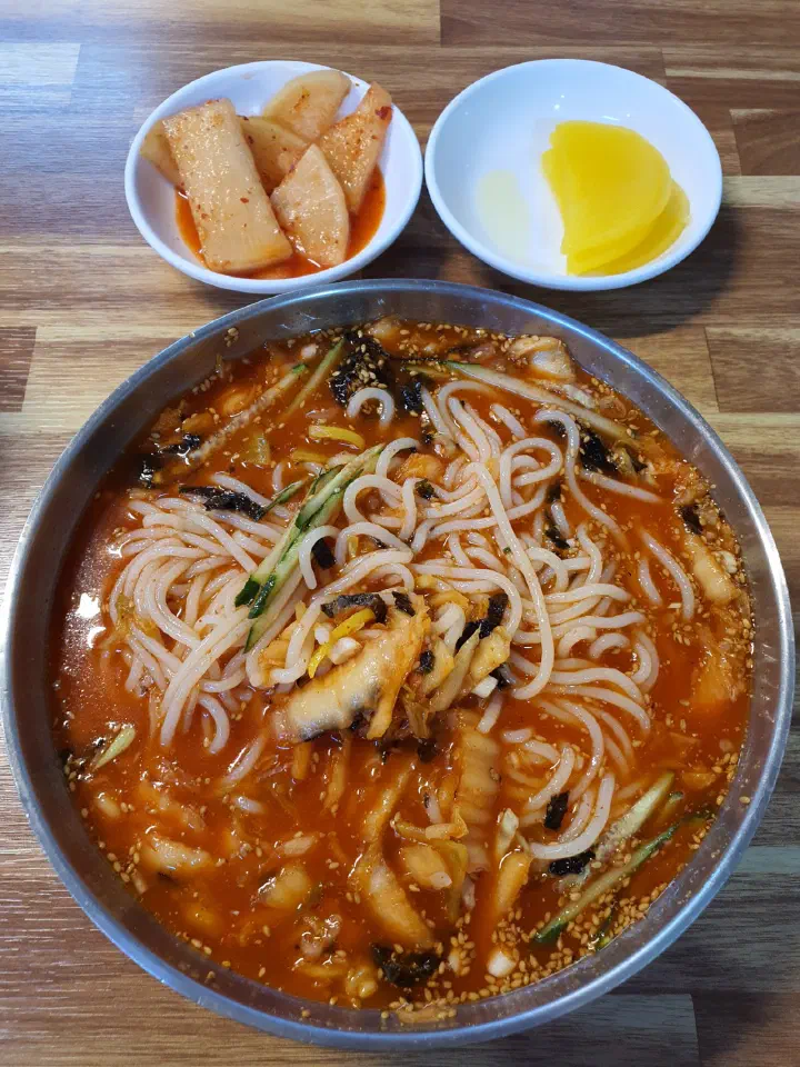 Cold kimchi kalguksu with a side of kimchi