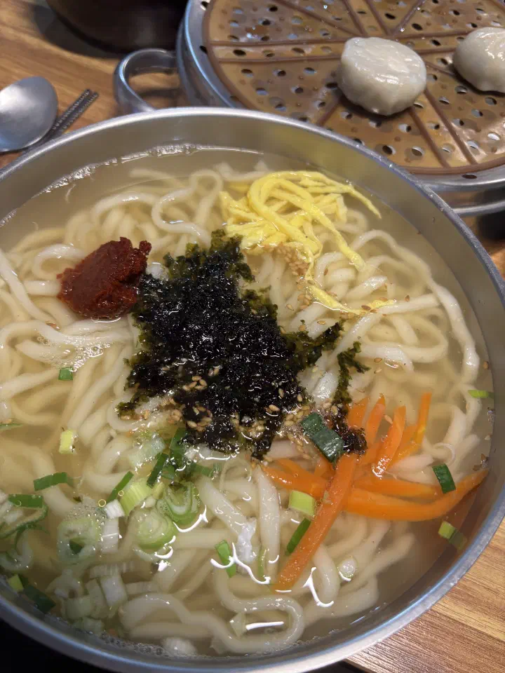 Hot anchovy-broth kalguksu at Somunnan Kalguksu