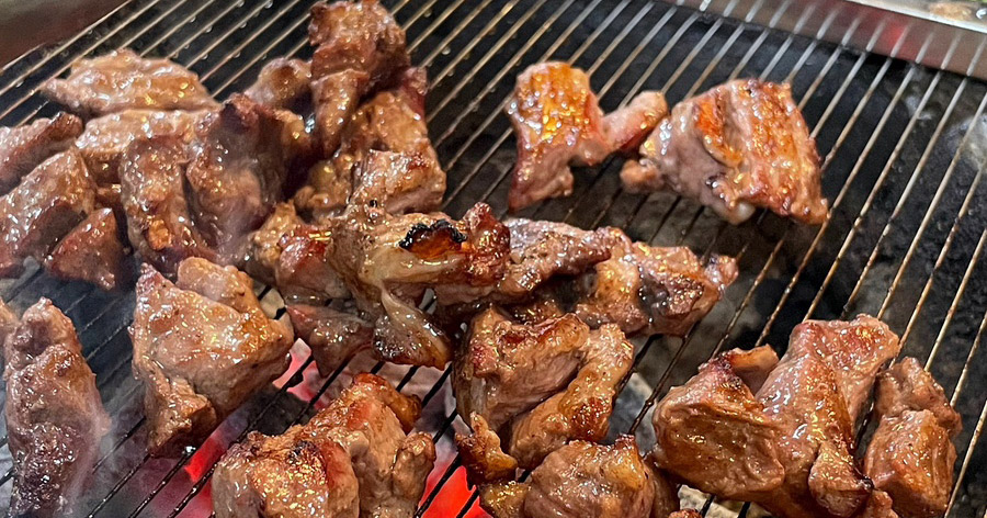 Whole-cut galmaegisal grilling over charcoal at Wonjeong Sigyuk Sikdang Sinjeong