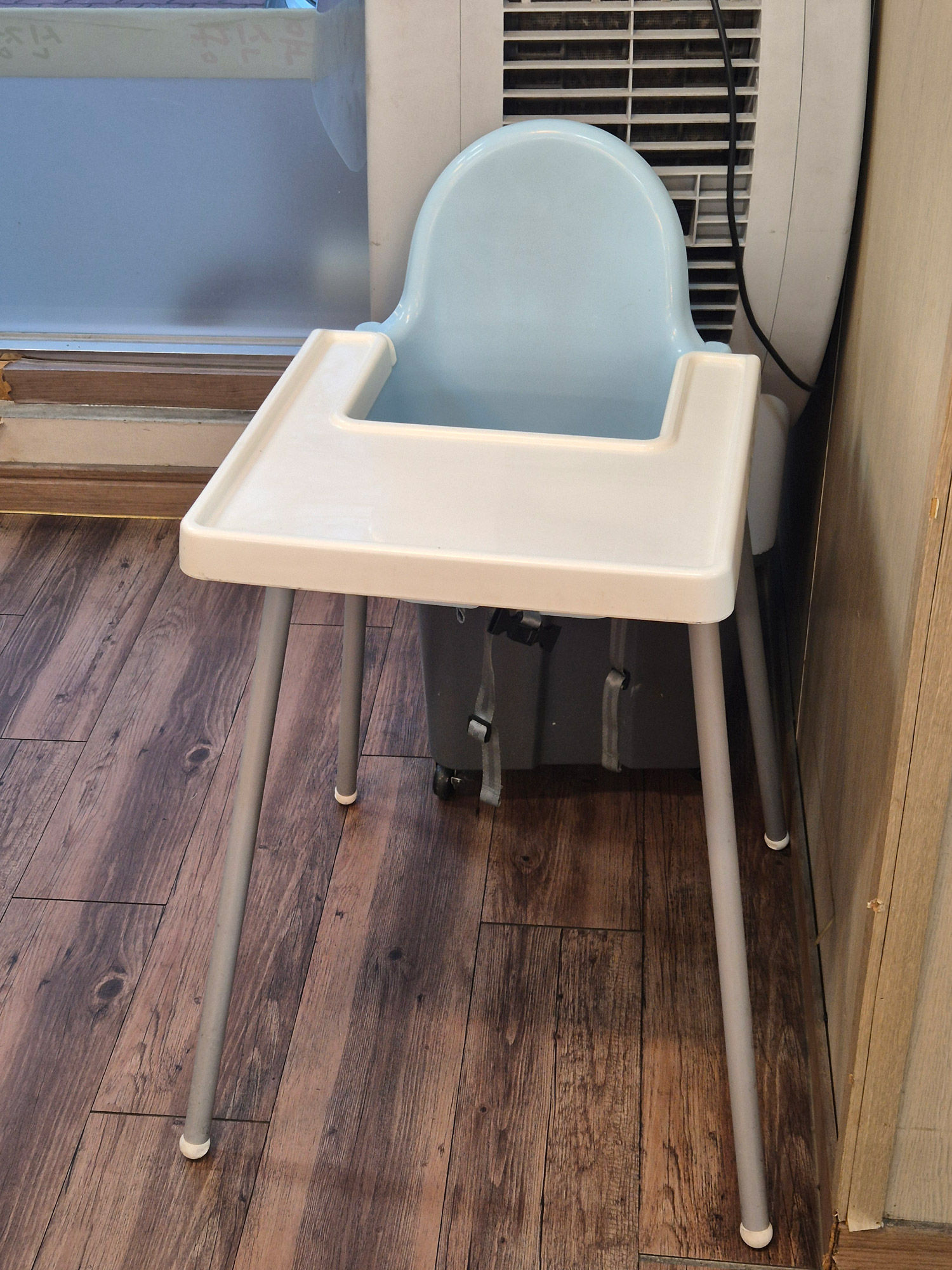 Baby high chair available at Wonjeong