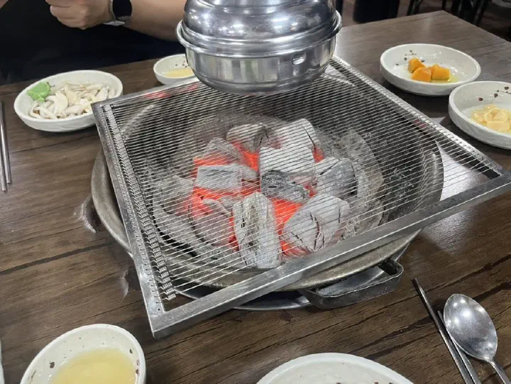 원정식육식당 강렬한 숯불 화로