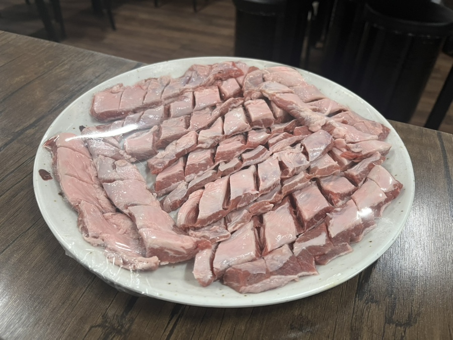 A 600g platter of whole-cut galmaegisal at Wonjeong