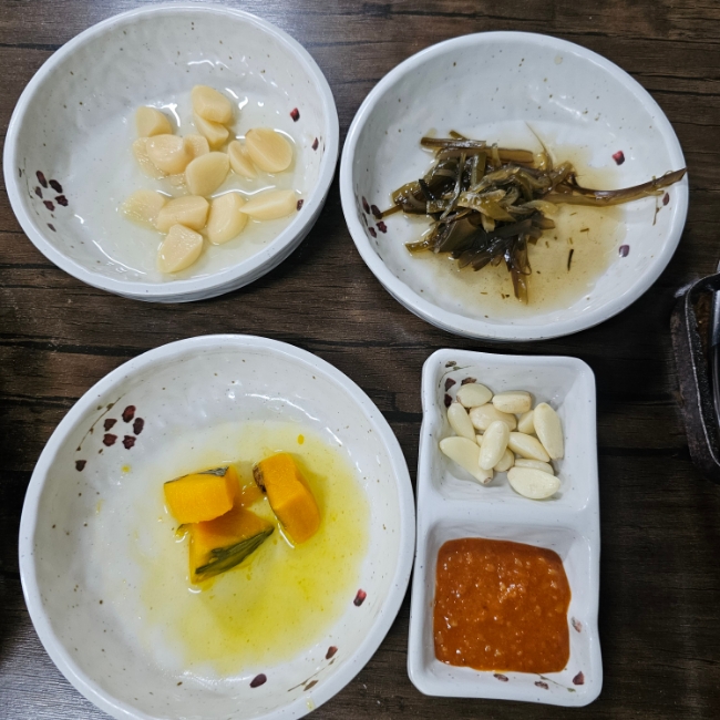 Side dishes: glazed pumpkin, pickled garlic, seaweed stems