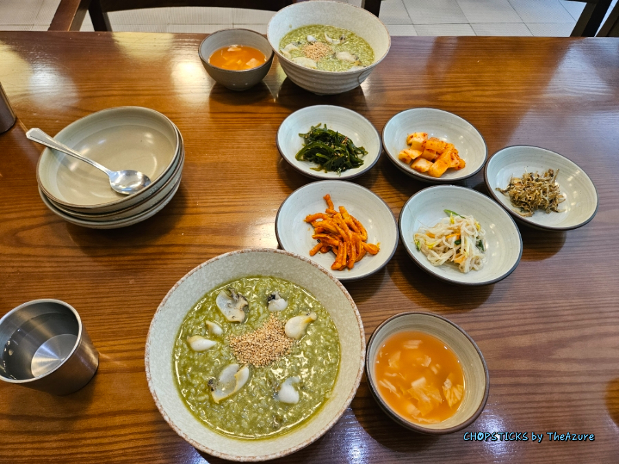 Complete table setting at Wonjo Jeonbokjuk Haeundae