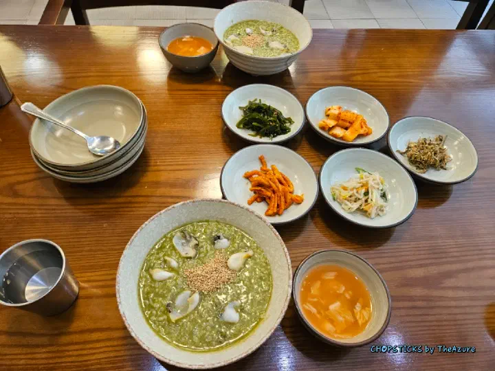 Complete table setting at Wonjo Jeonbokjuk Haeundae