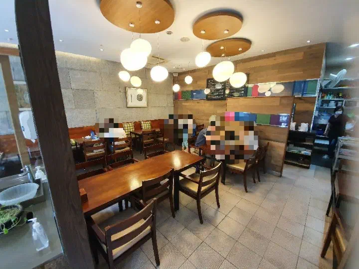부산 해운대 원조전복죽 1층 내부 깔끔한 인테리어