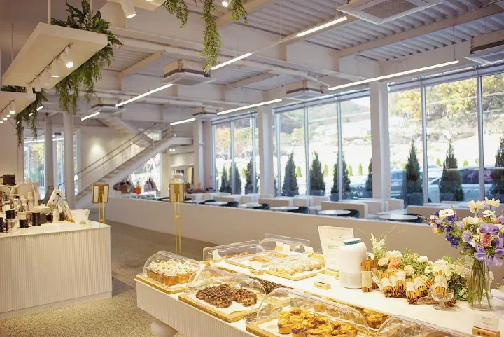 Bakery display counter and window seating on the first floor of Neutinamu-ui Sarang Cafe