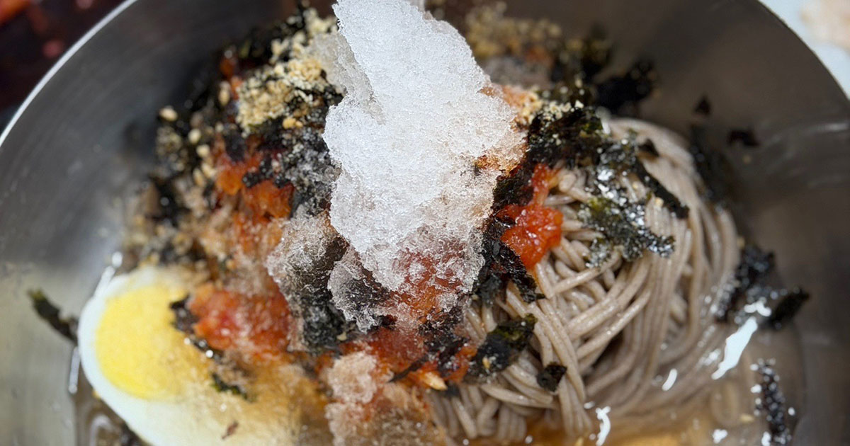 Buckwheat noodles with a bowl of icy dongchimi broth
