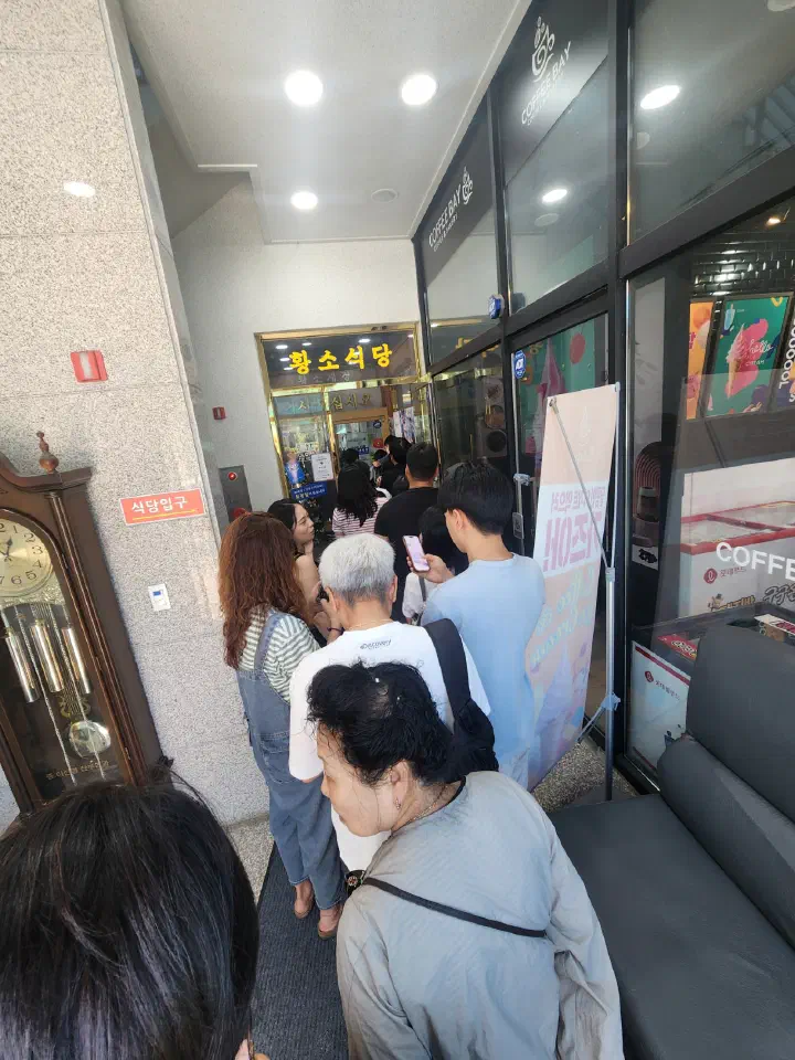 The crab alley lane in Bongsan-dong, Yeosu
