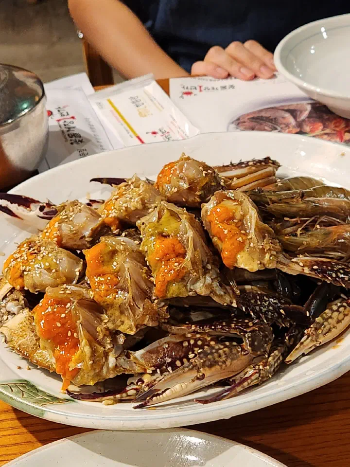 Close-up of soy-marinated blue crab packed with roe at Kkotdolgejang 1beonga