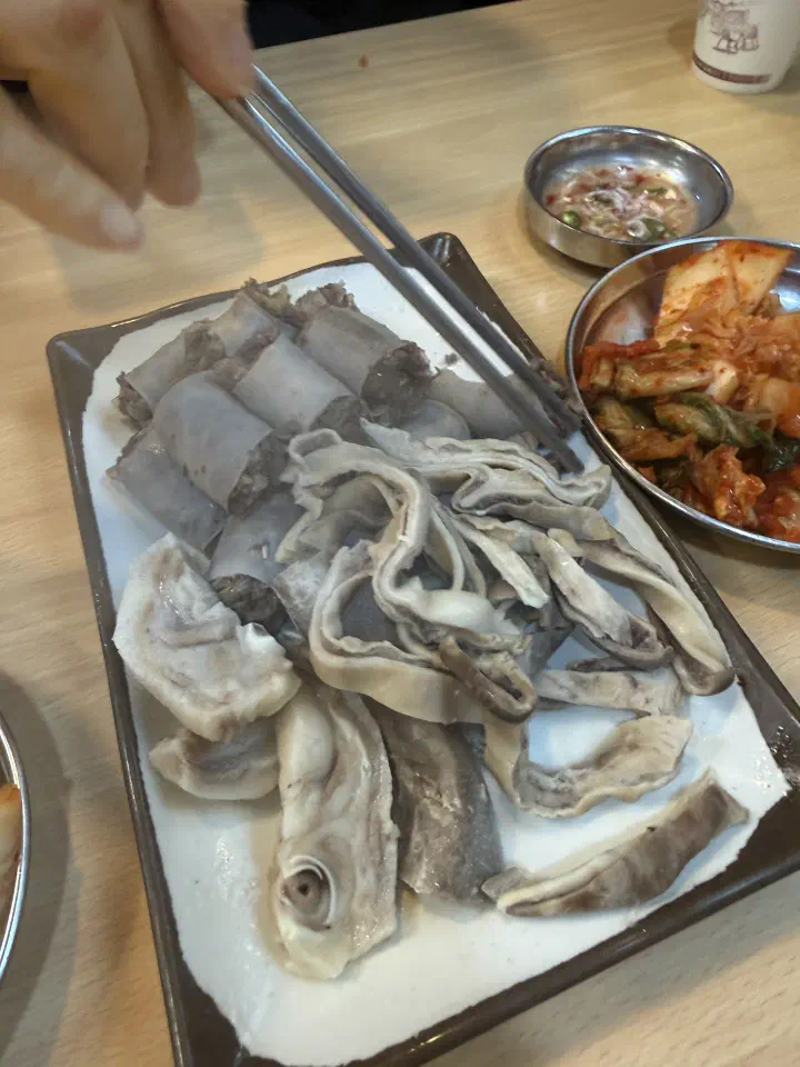 Modeum platter with sundae and pork cuts