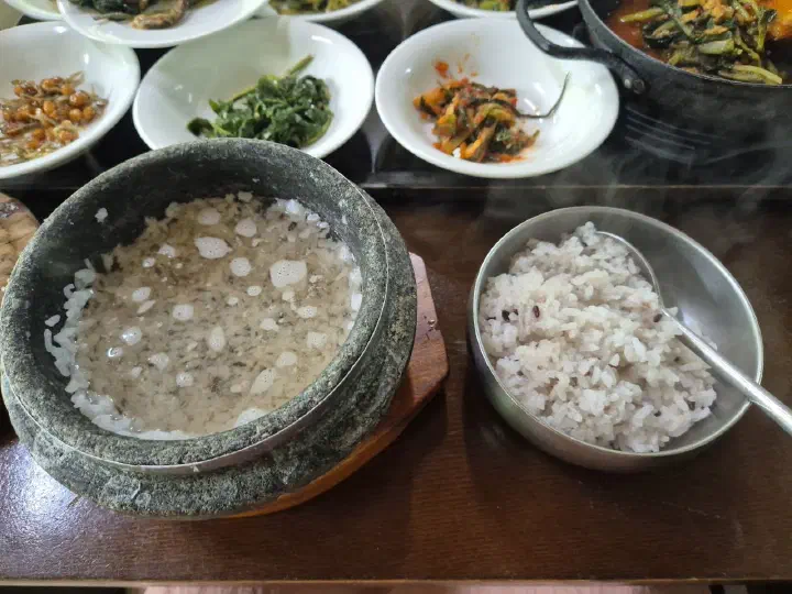 산사랑 보리밥과 반찬