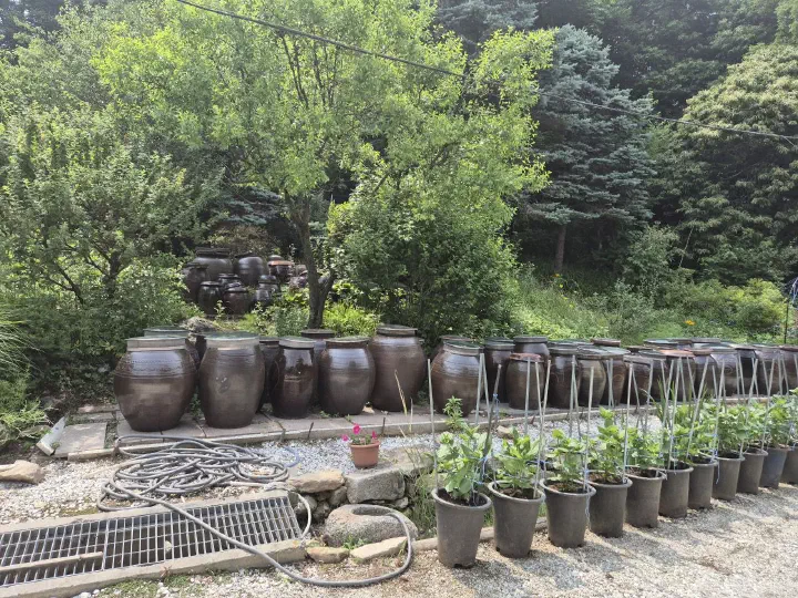 산사랑 장독대
