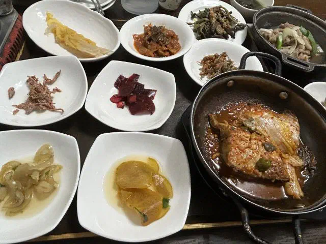 산사랑 메인 반찬 상차림