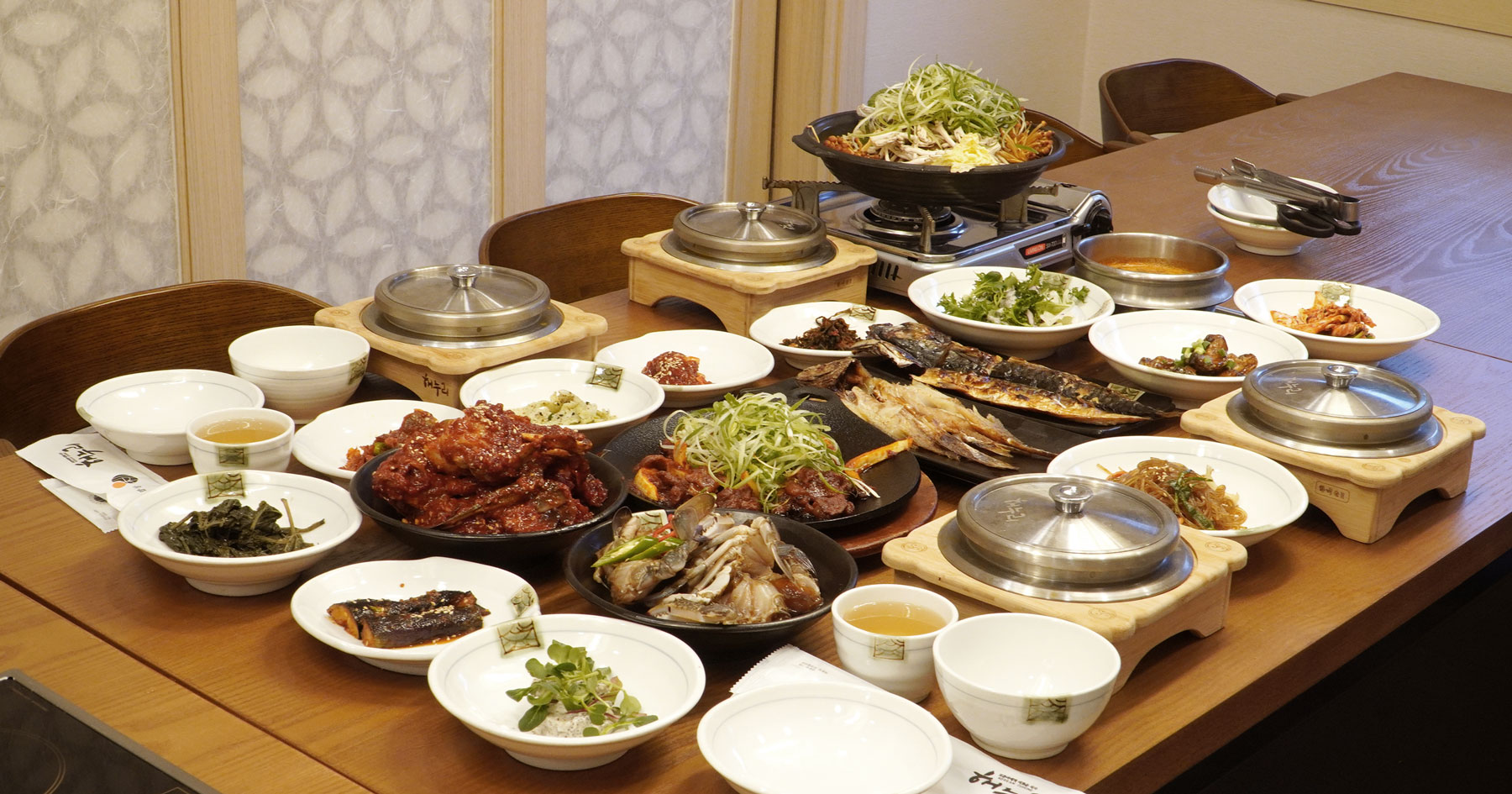 Crispy charcoal-grilled mackerel at Sangango in Yongin