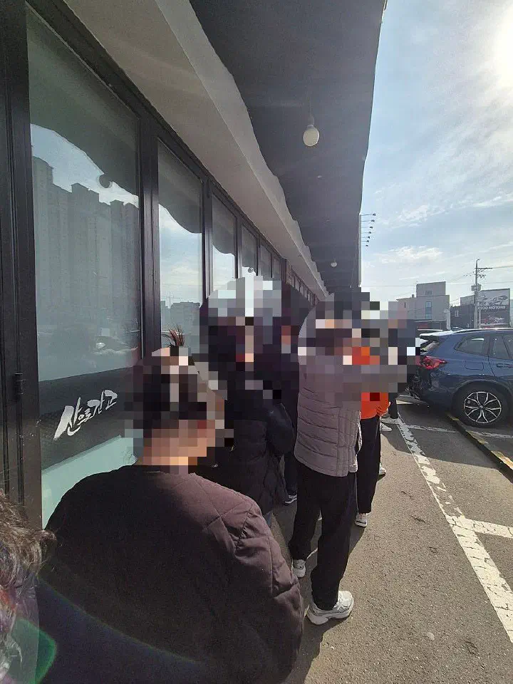 산으로간고등어 입구 웨이팅 대기 모습