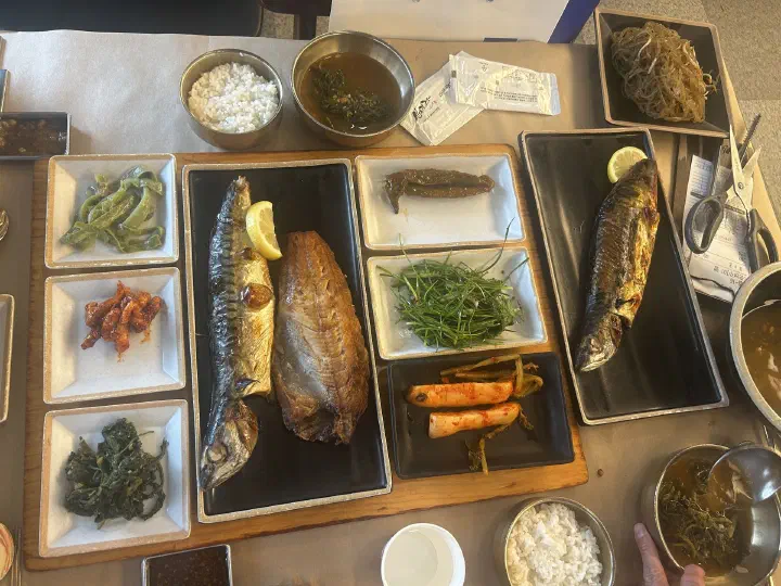 산으로간고등어 화덕 생선구이 한 상