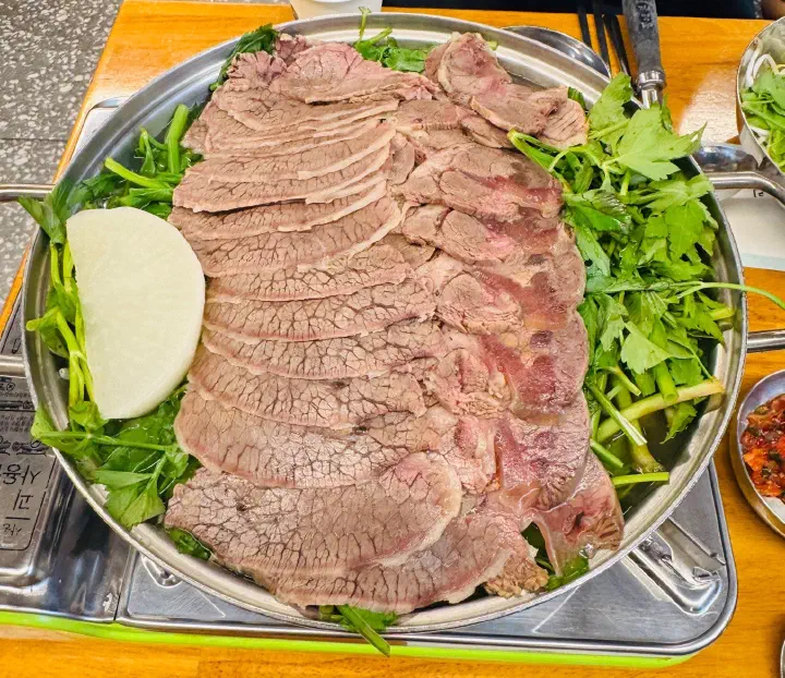 A generous platter of Neungdong Minari boiled beef with brisket and shank