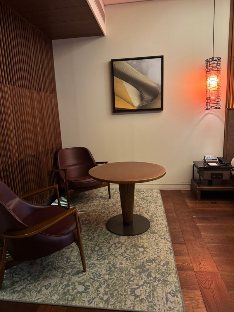 Lounge corner inside the Premier Twin Room