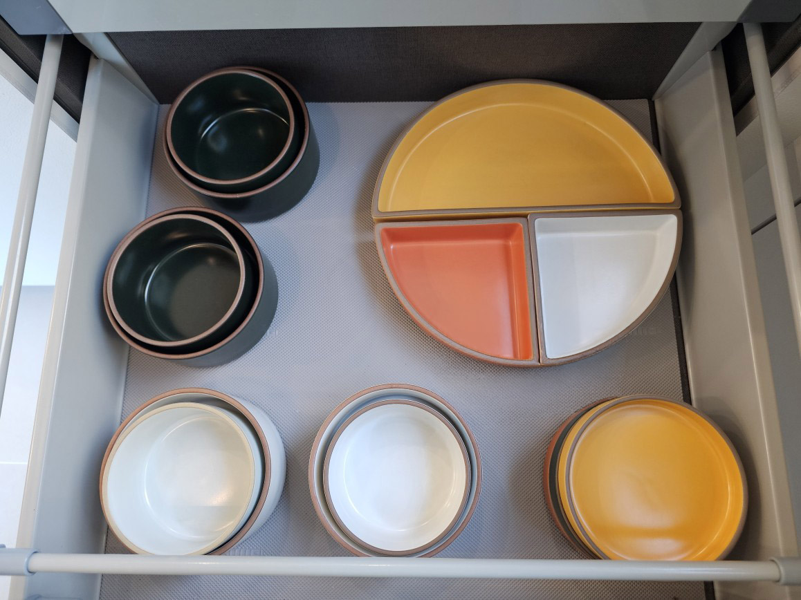 Pretty Odense tableware set in the pool villa kitchen