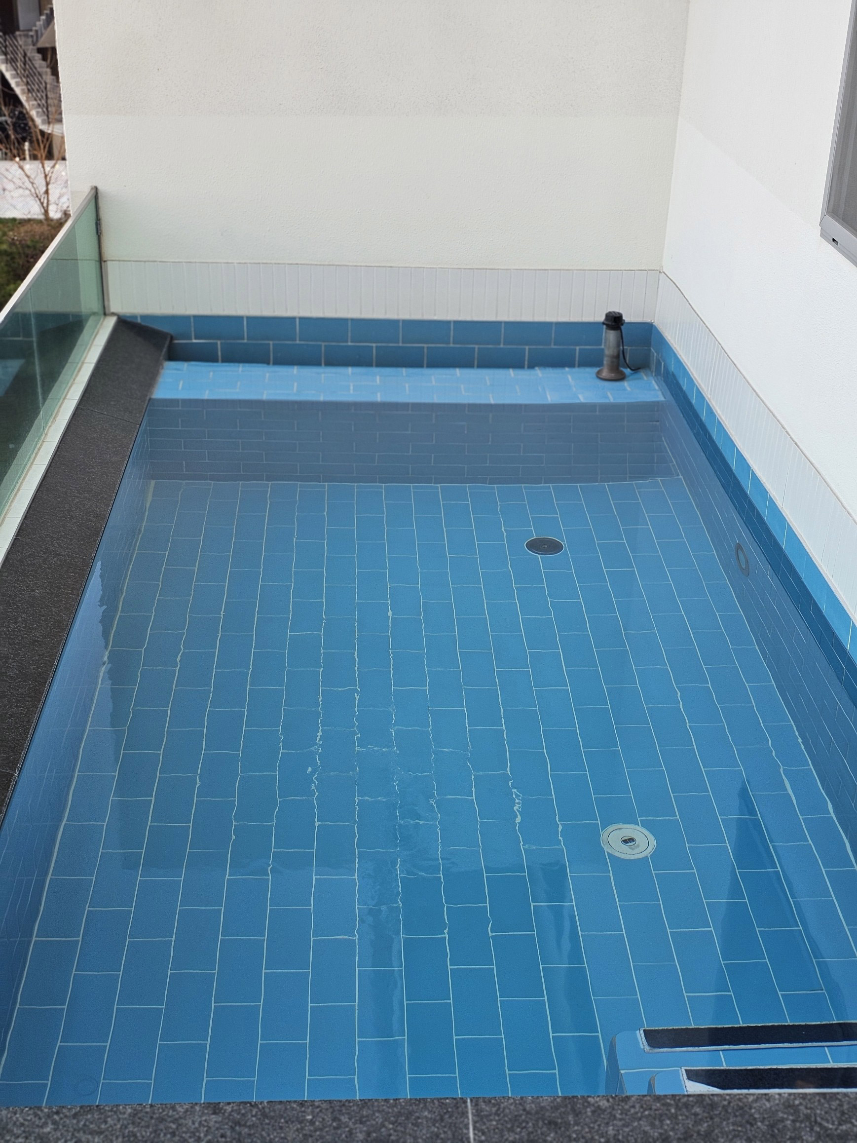 Private pool with blue water at the Villa de Himmel suite