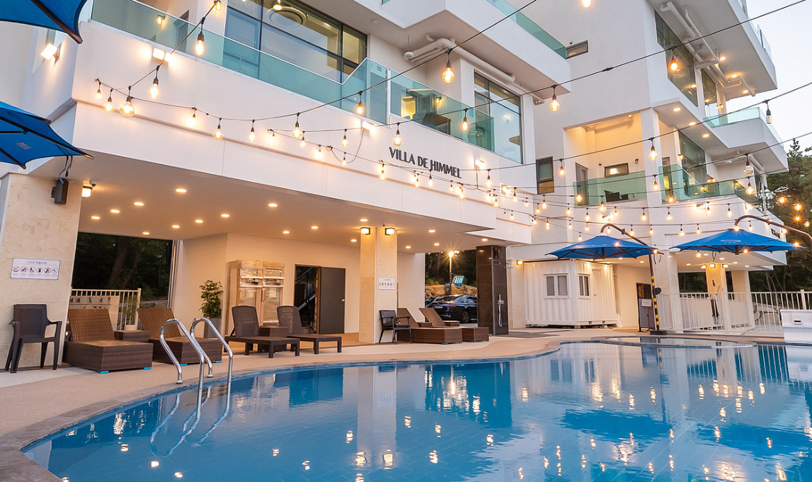 Exterior of Villa de Himmel in Gijang with the communal outdoor pool